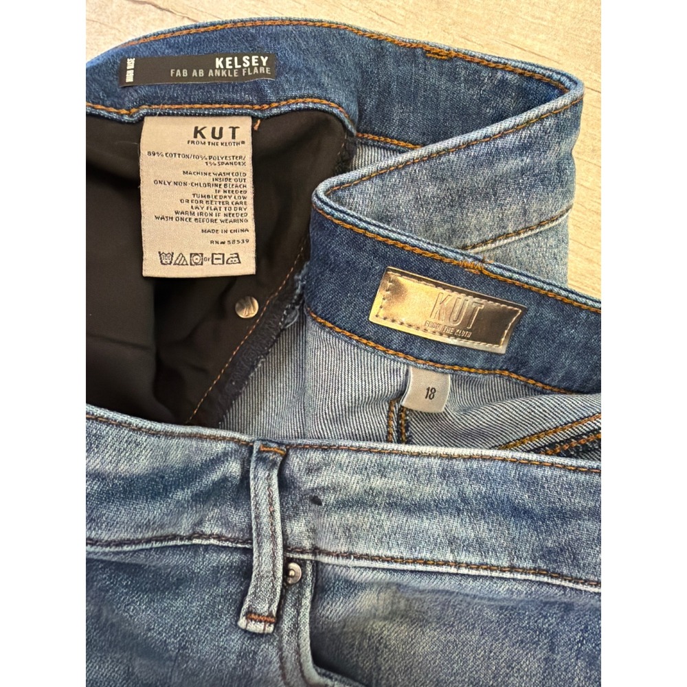 Kut from the Kloth Kelsey Fab Ab Ankle Flare Jeans Blue Wash Size 18 High Rise